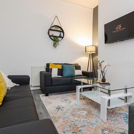 Immaculate 4 Bed In Liverpool By Hinkley Homes Short Lets & Serviced Accommodation Extérieur photo